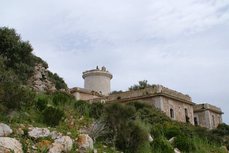 Faro de na Pòpia (fuera de uso)